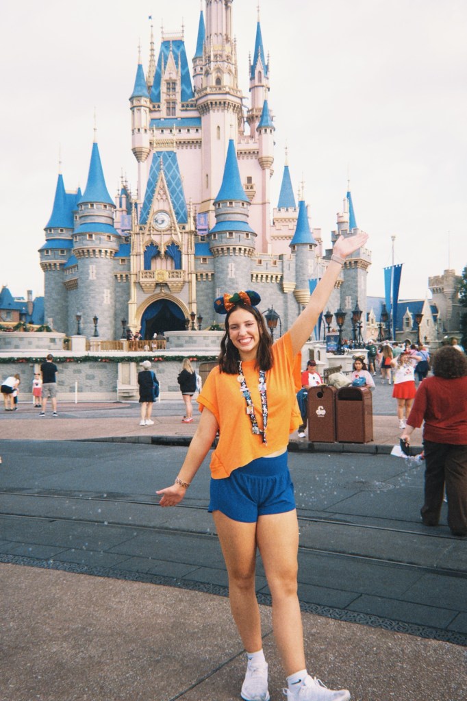 Anniston in front of the castle